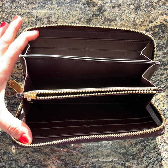 100% Authentic Louis Vuitton Zippy Wallet. Burgundy patent leather - Picture 3 of 10
